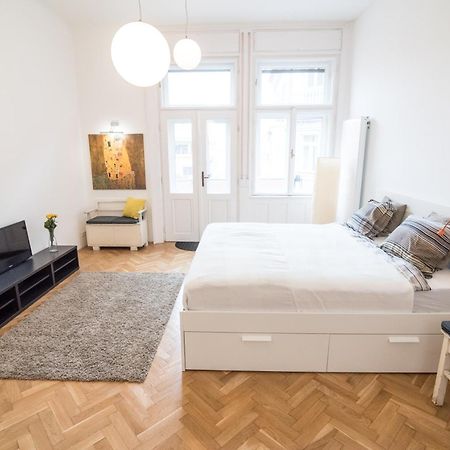 Newsunny Apartment At The Budacastle Budapeste Exterior foto