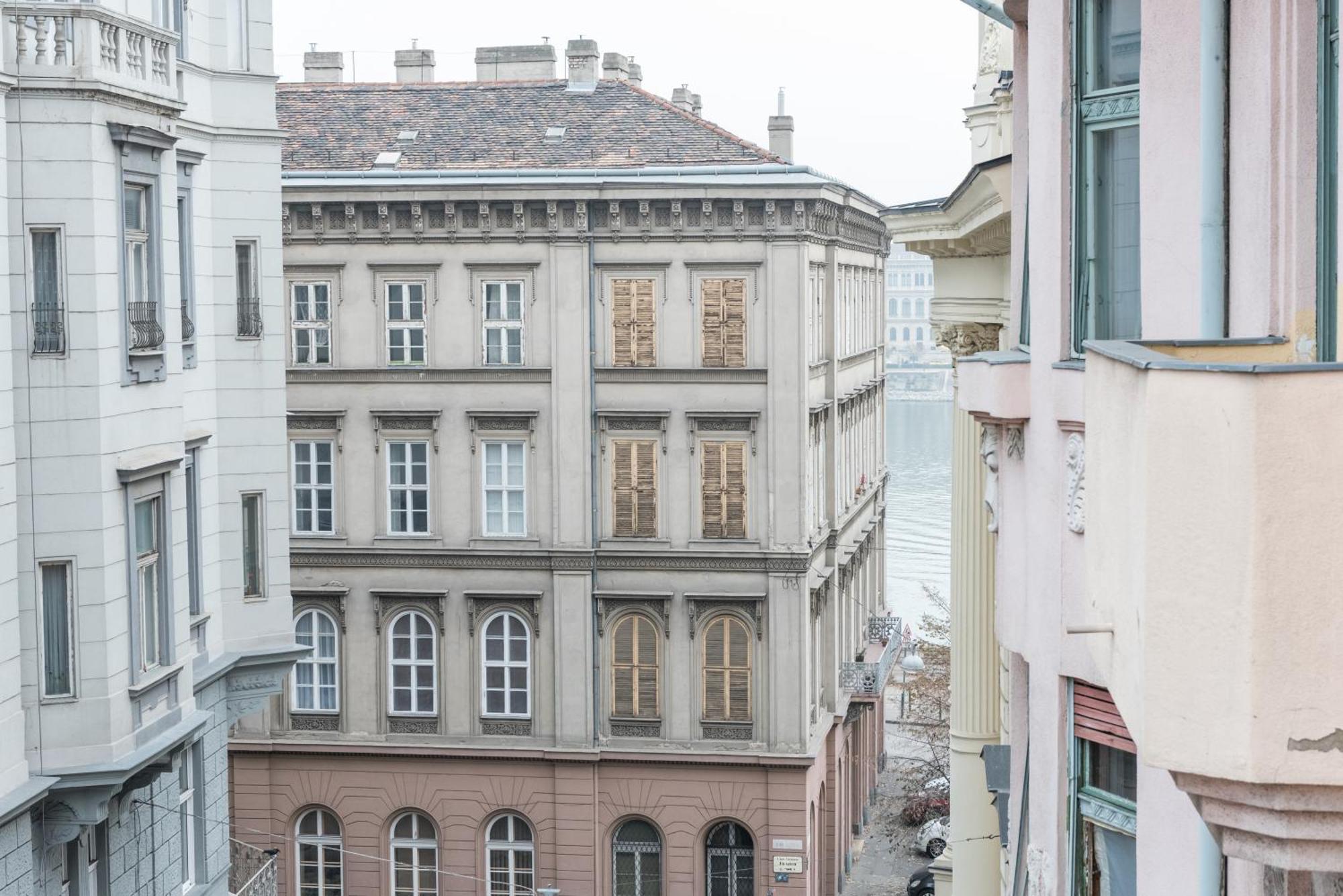 Newsunny Apartment At The Budacastle Budapeste Exterior foto