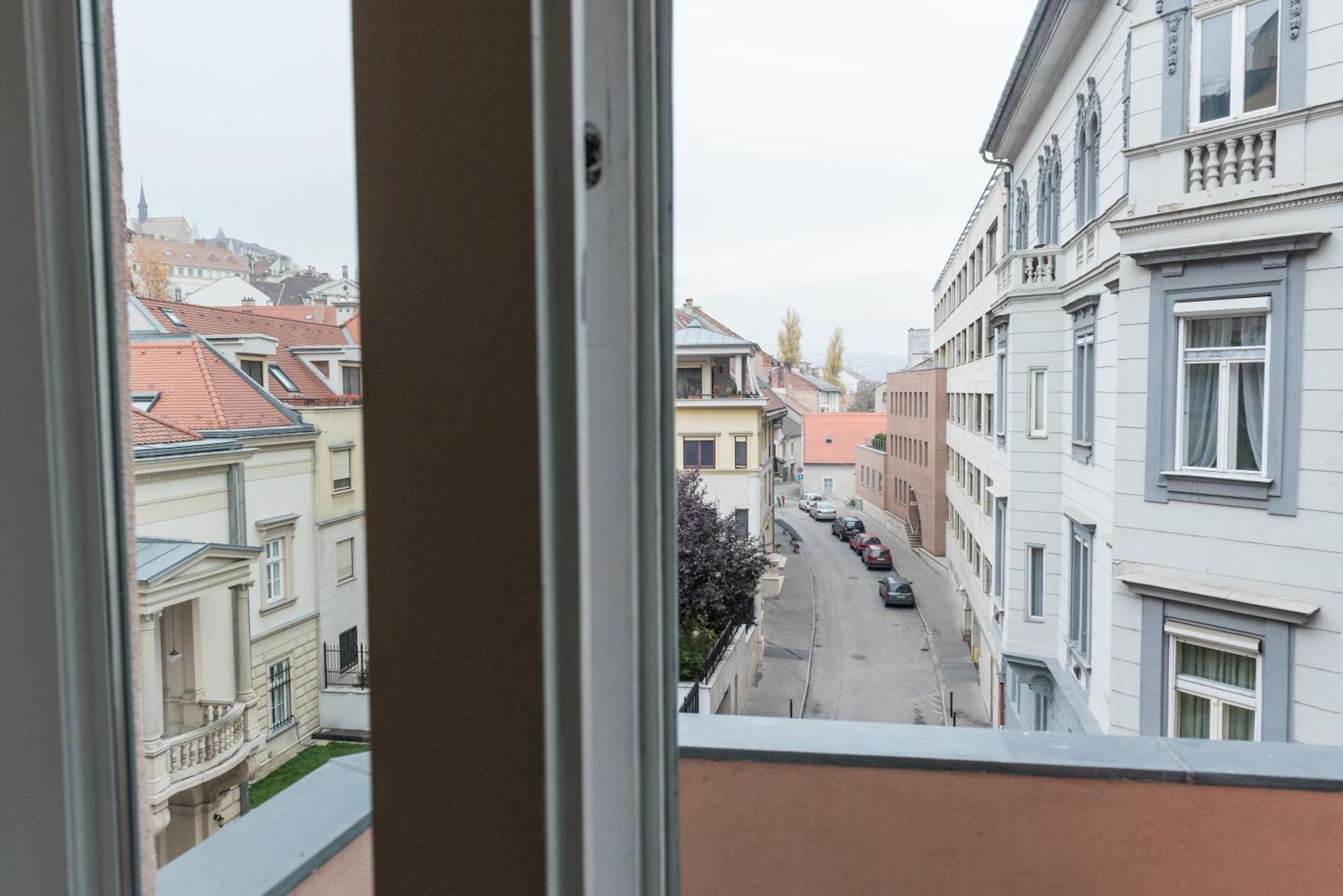 Newsunny Apartment At The Budacastle Budapeste Exterior foto